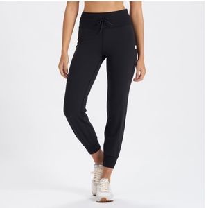 Vuori Daily Jogger black size medium like new!